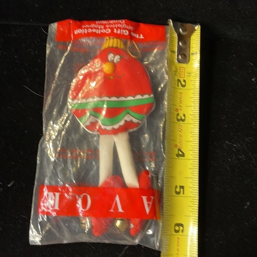 Avon Vintage Jinglettes Magnet Decor- Ornament
